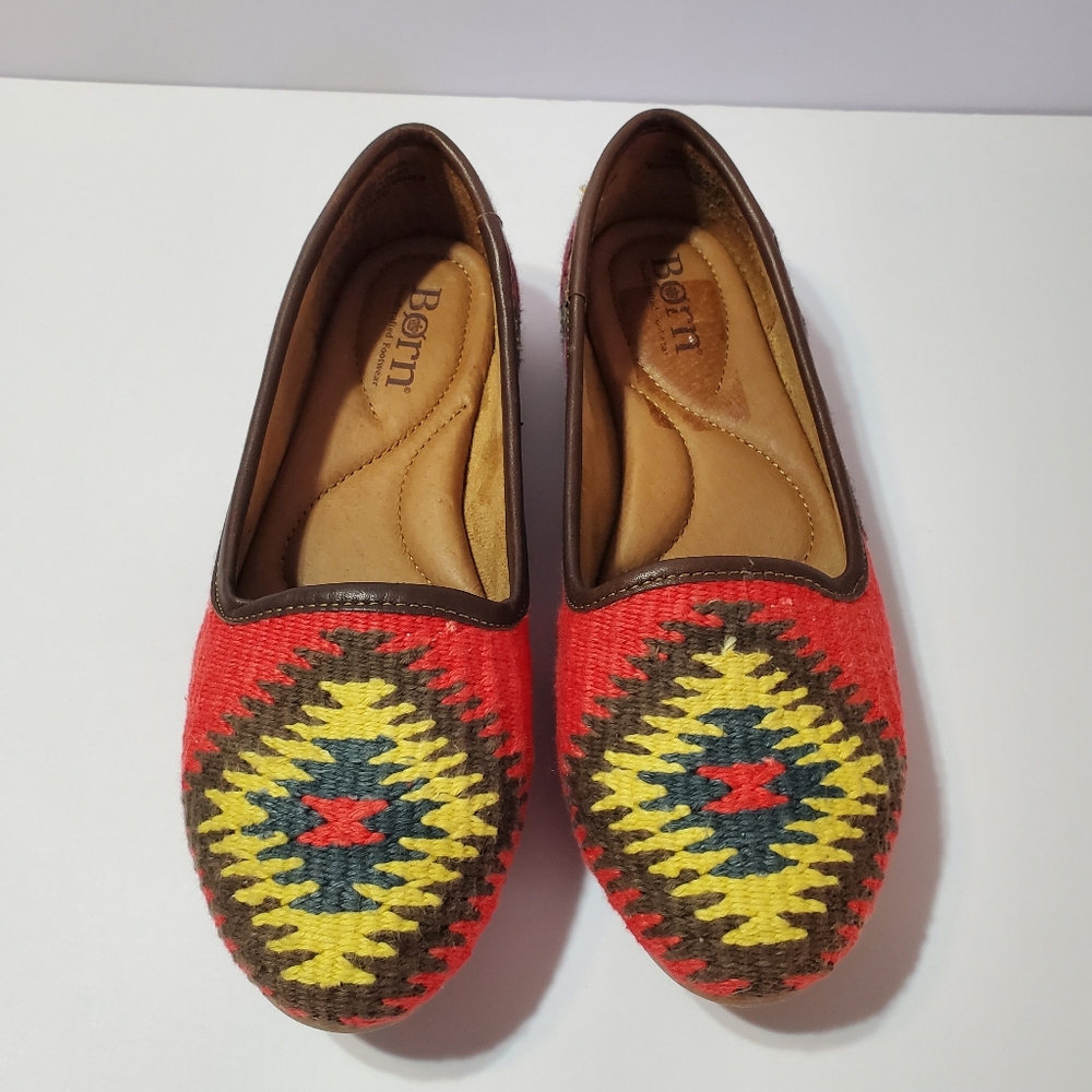 BORN Women's Giselle Red Slip On Southwestern Flat Size 7.5 - Picture 3 of 13